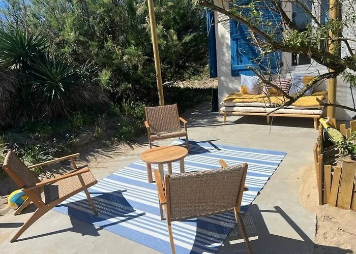 Cabanon Boheme Les Pieds Dans Le Sable Et En Premiere Ligne De Tatil Evi